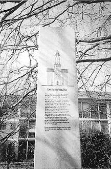 Quelle: Archiv der Evangelischen Pfarrgemeinde Nord Freiburg Stele zur Erinnerung an die Alte Ludwigskirche an der Habsburger Straße/Ecke Rheinstraße